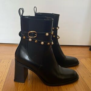 Zara black boots with pearls
